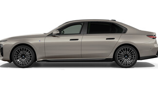 BMW Serii 7, 740