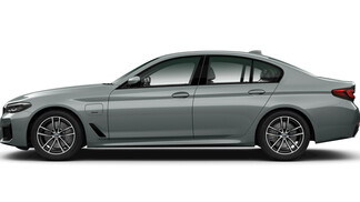 BMW Serii 5, 530
