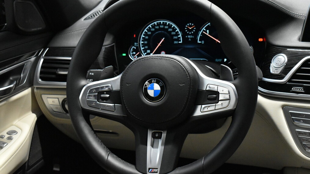 BMW Serii 7, 740