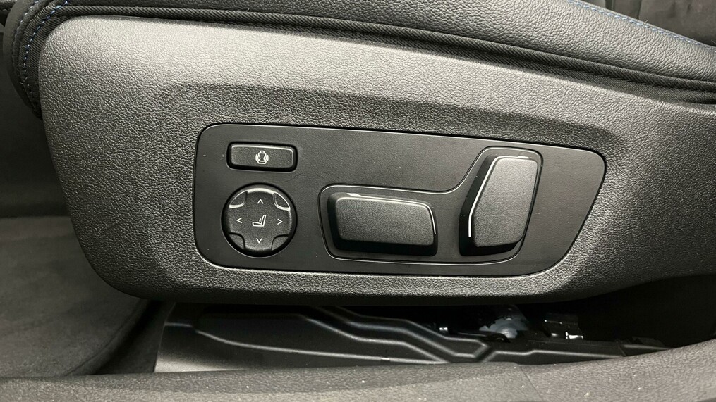 BMW Serii 3, 320