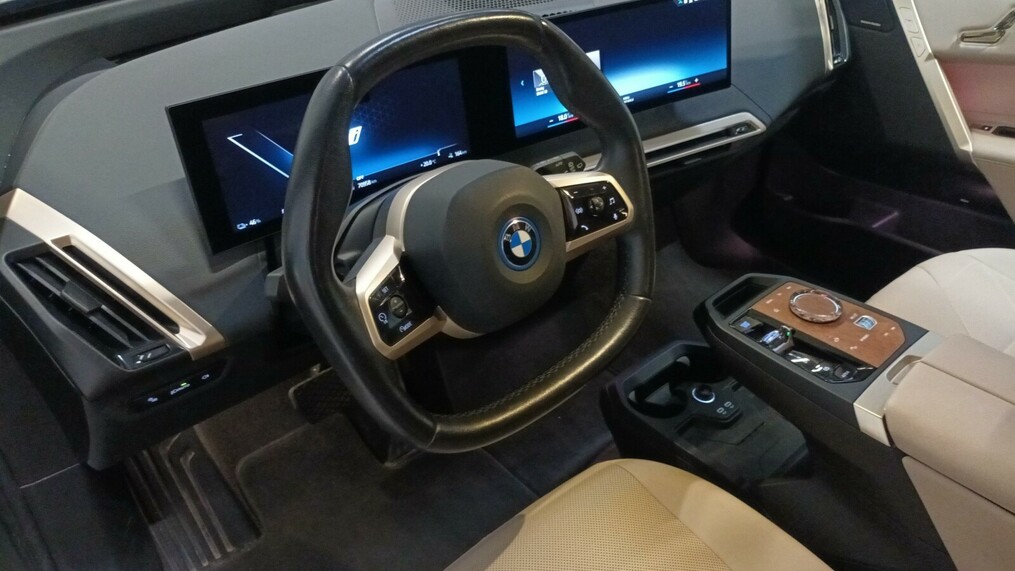 BMW iX