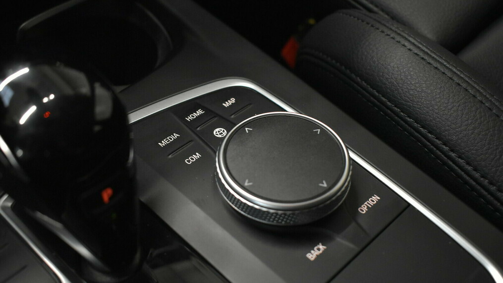 BMW Seria 2, 218