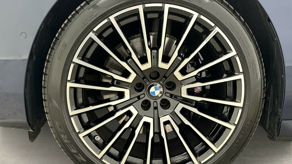 BMW Seria 7, 740