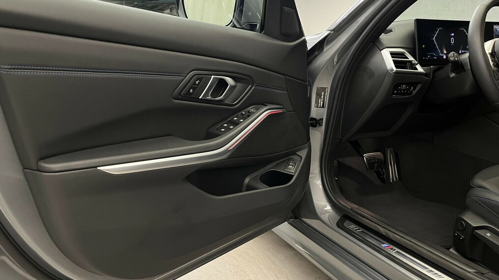 BMW Serii 3, 330