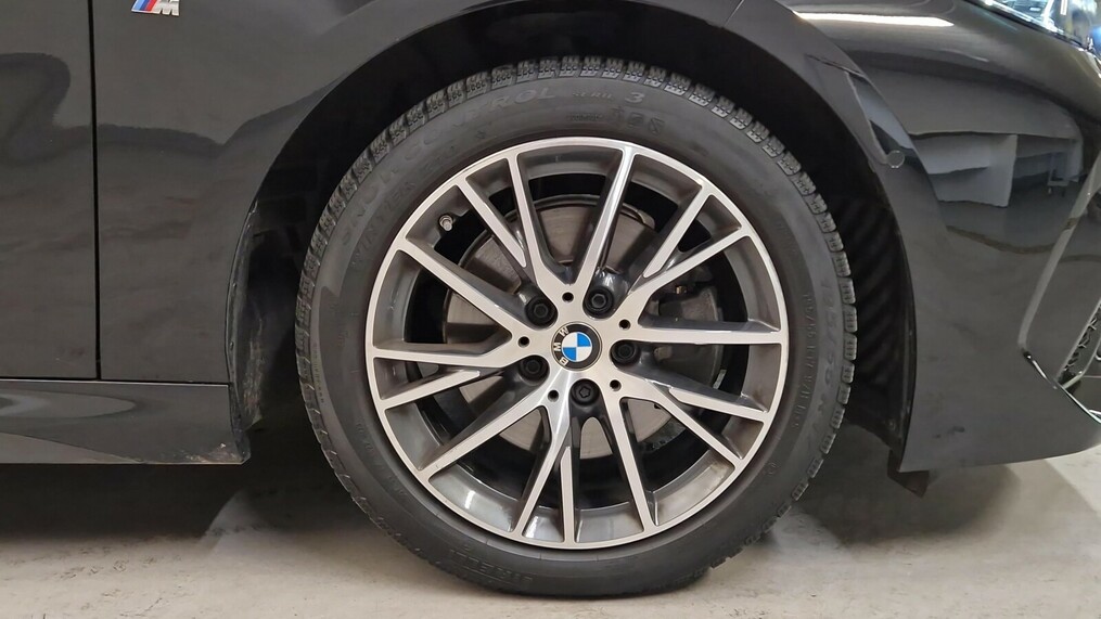 BMW Serii 2, 218