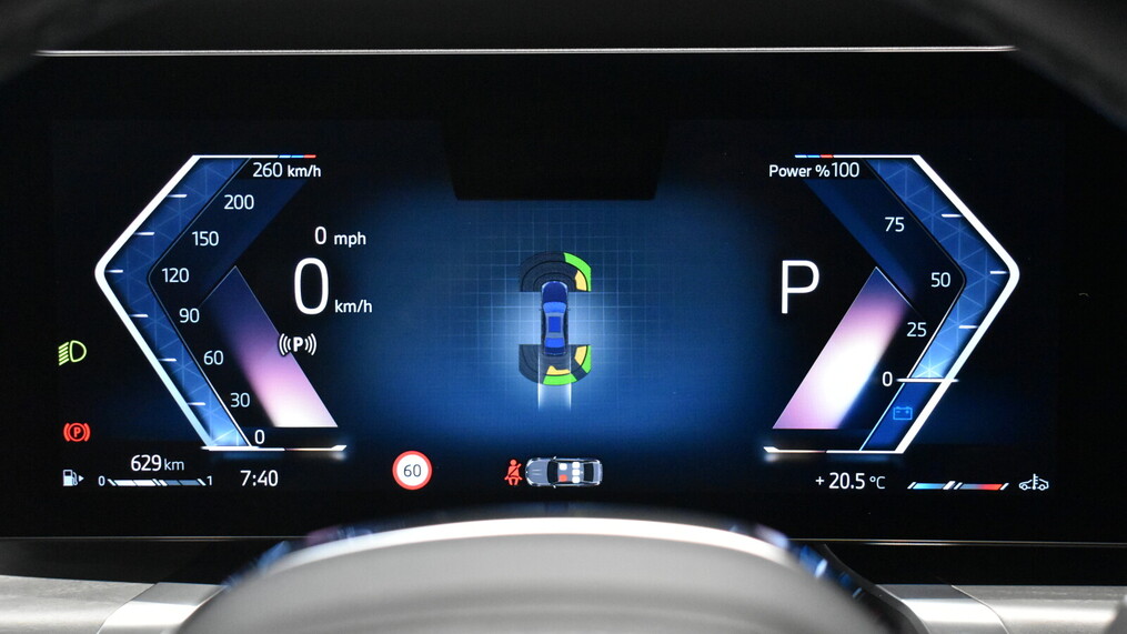 BMW Serii 7, 740