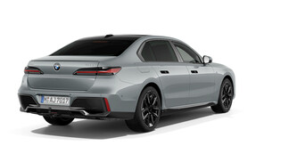 BMW Serii 7, 740