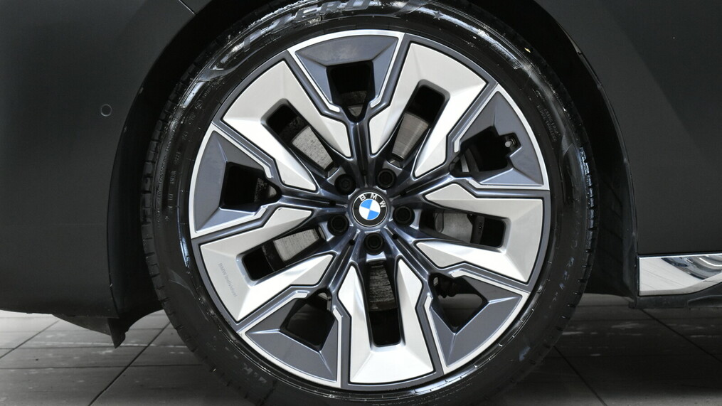 BMW Seria 7 740