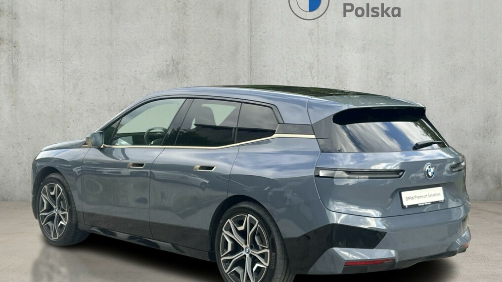 BMW iX