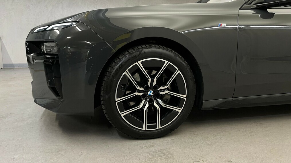BMW Serii 7, 740