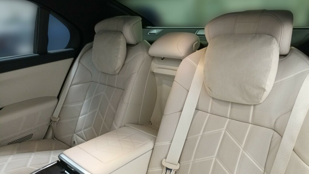 BMW Serii 7, 750