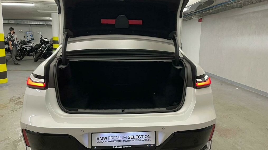 BMW Serii 7, 740