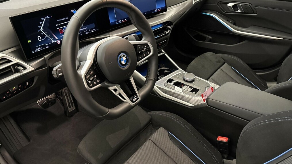 BMW Serii 3, 330