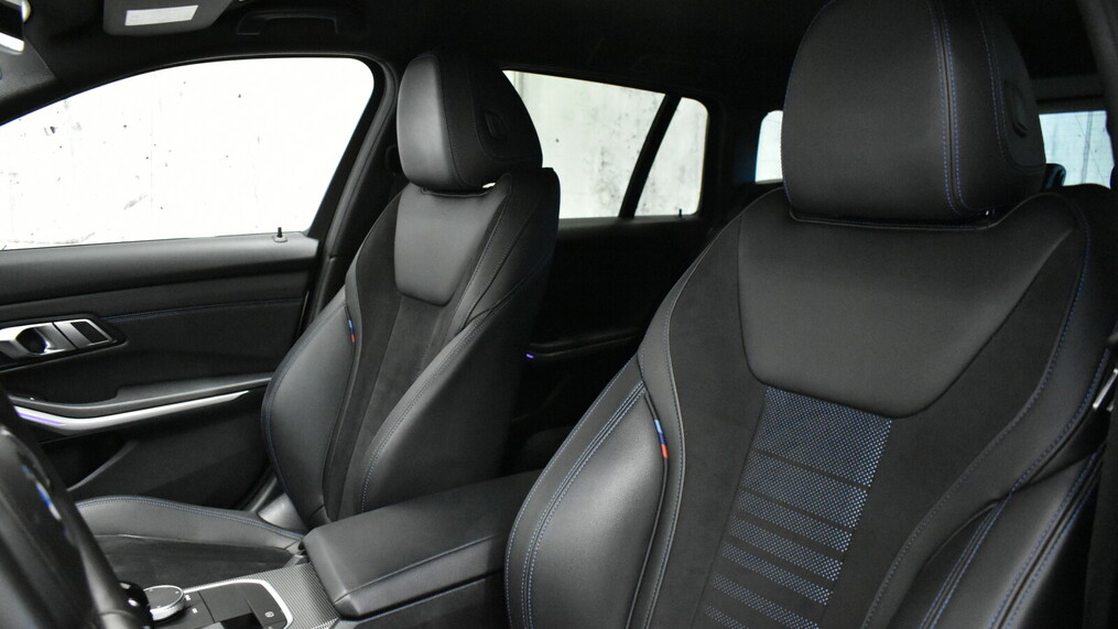 BMW Seria 3, 330