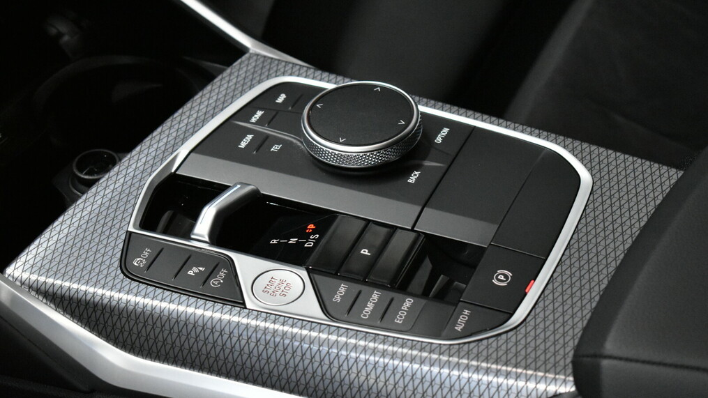 BMW Serii 3, 320
