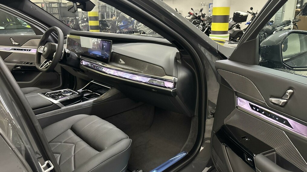 BMW Seria 7, 740
