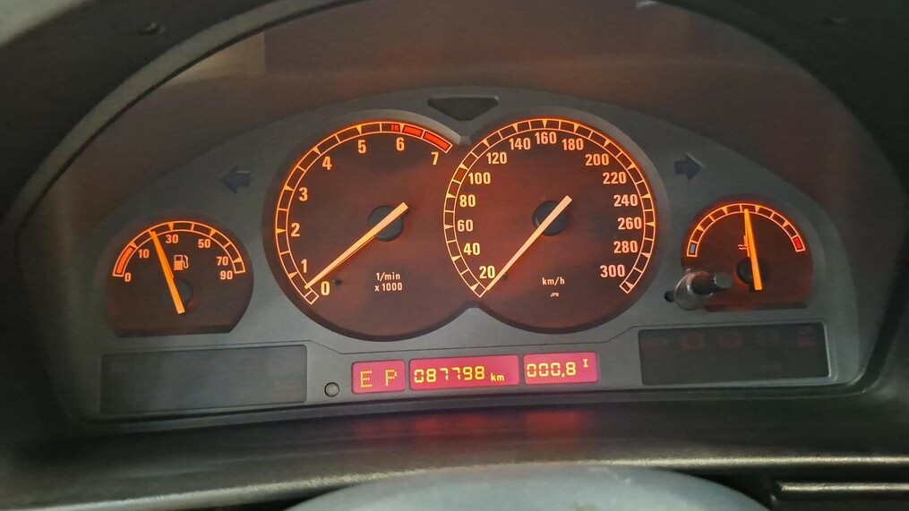 BMW Serii 8, 850