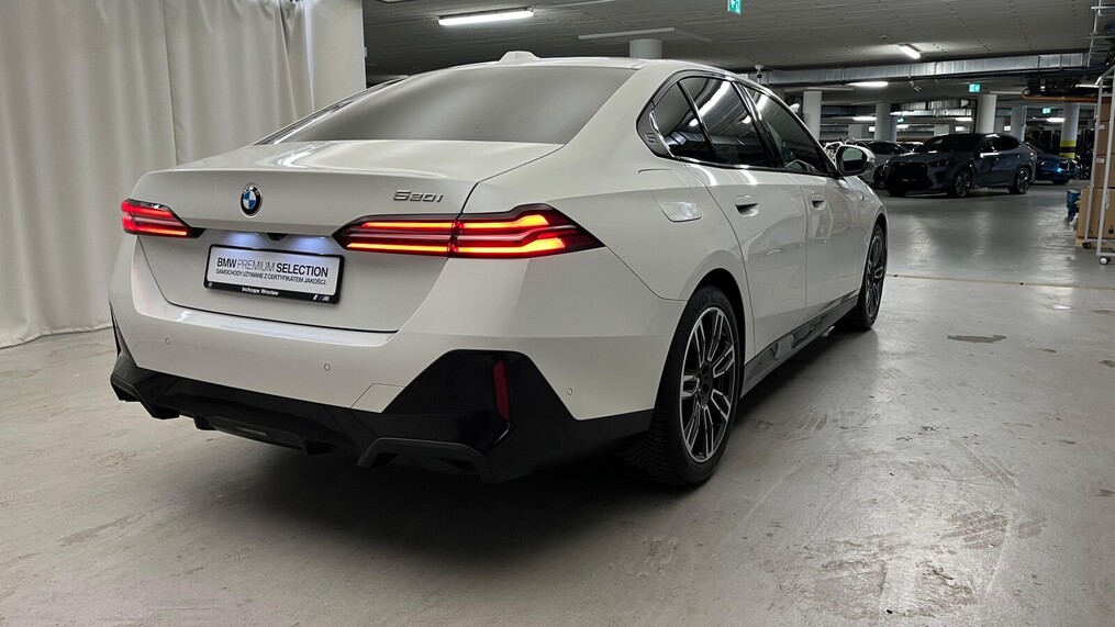 BMW Serii 5, 520