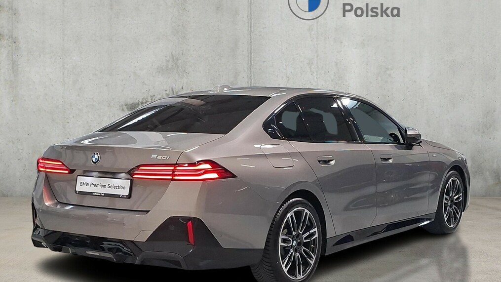 BMW Serii 5, 520