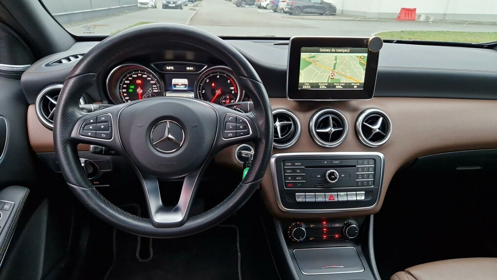 Mercedes-Benz A 220