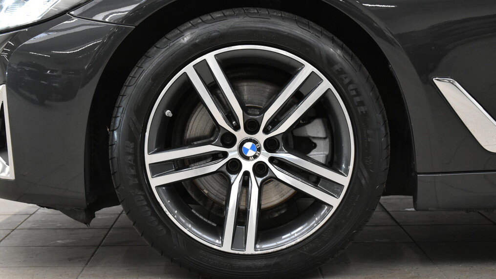 BMW Serii 5, 520