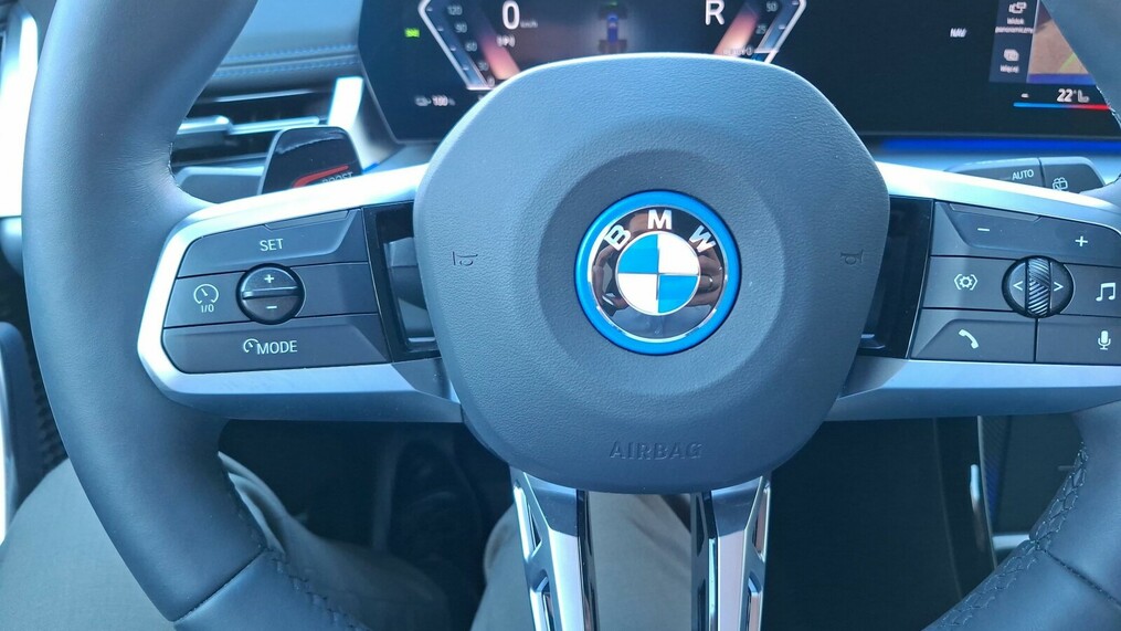 BMW iX1