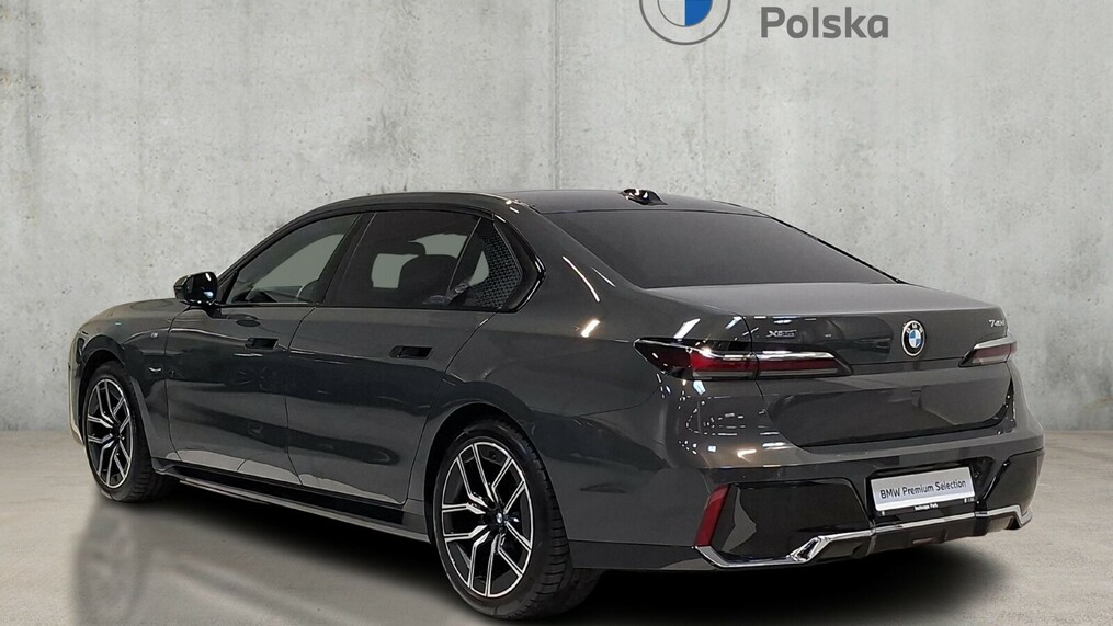 BMW Serii 7, 740