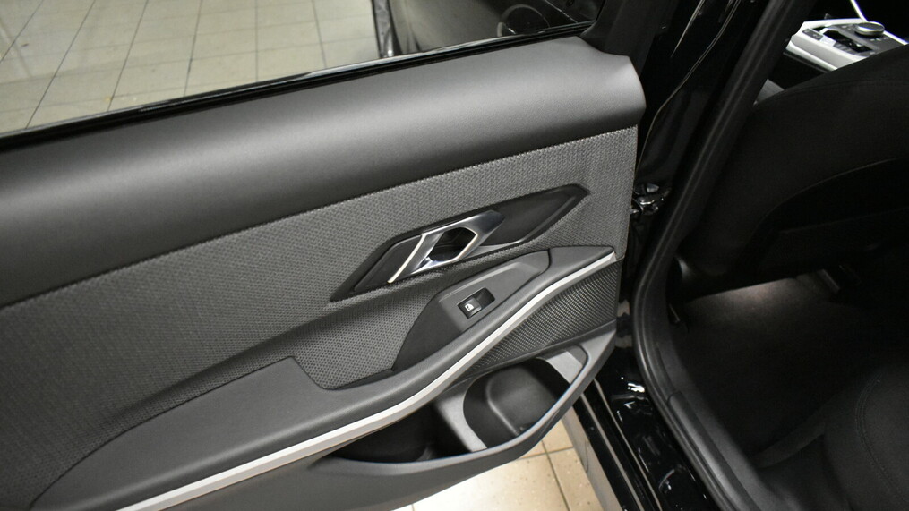 BMW Serii 3, 318