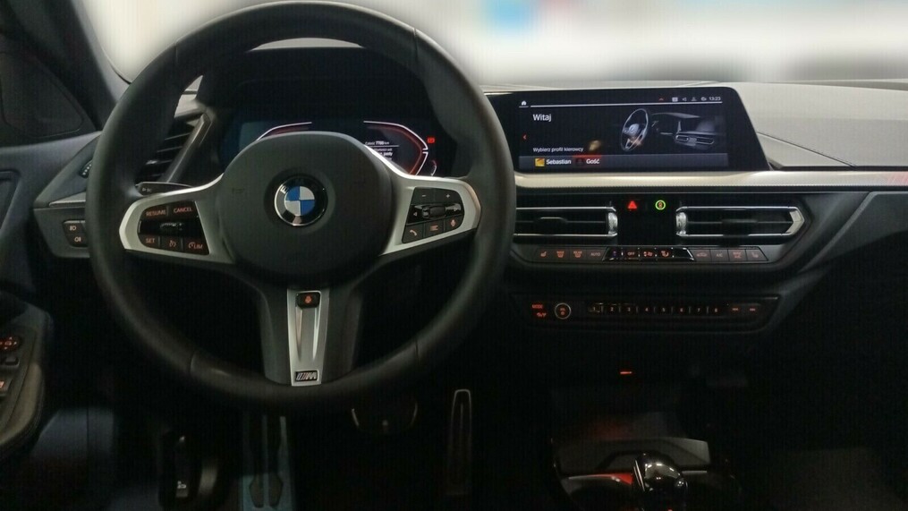 BMW Serii 2, 218