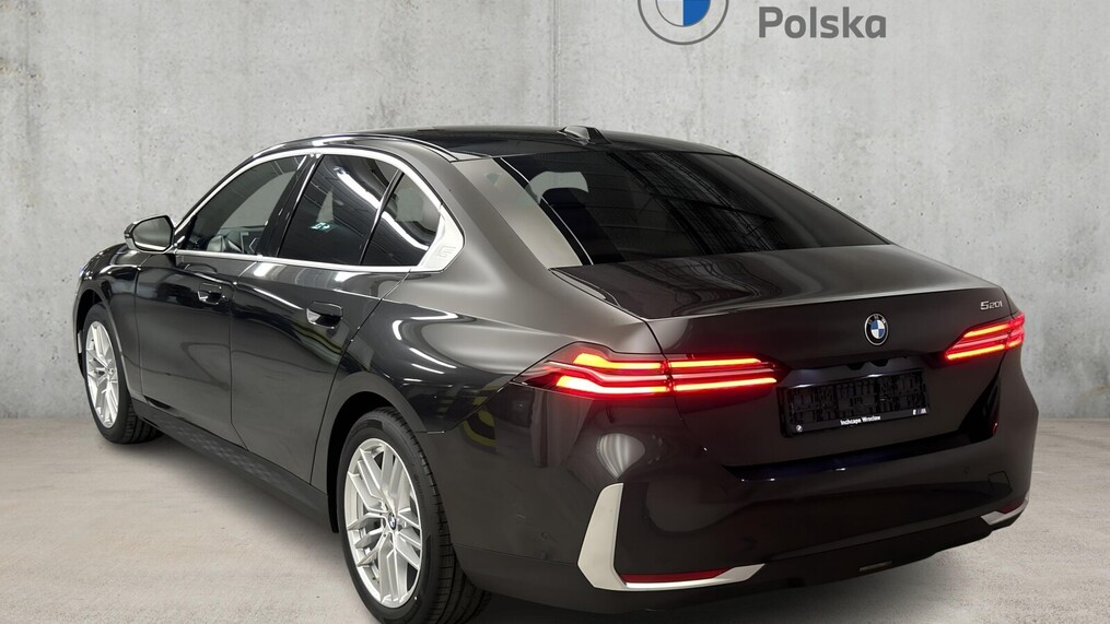 BMW Serii 5, 520