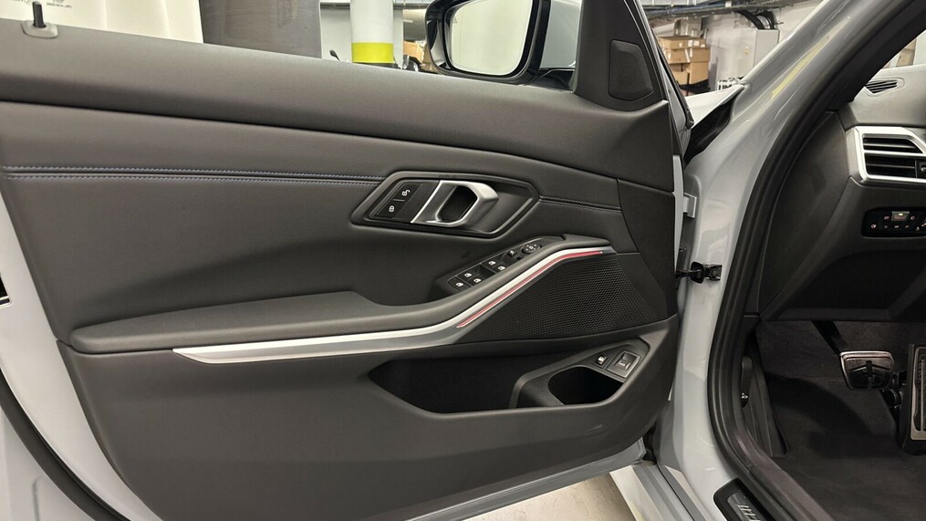 BMW Serii 3, 330