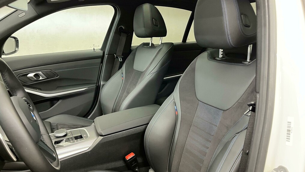 BMW Serii 3, 320