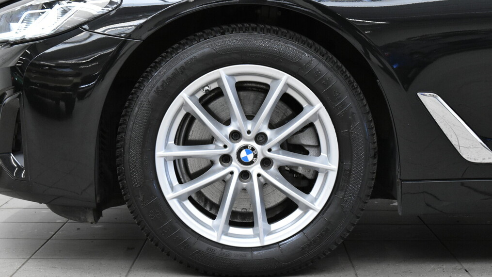 BMW Serii 5, 520