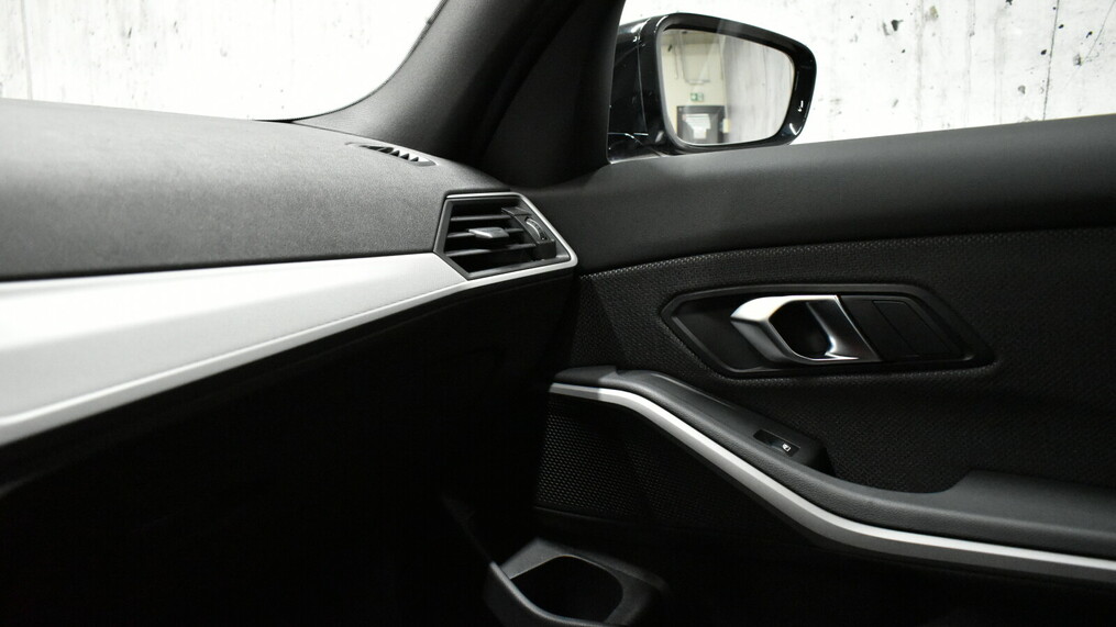 BMW Serii 3, 318