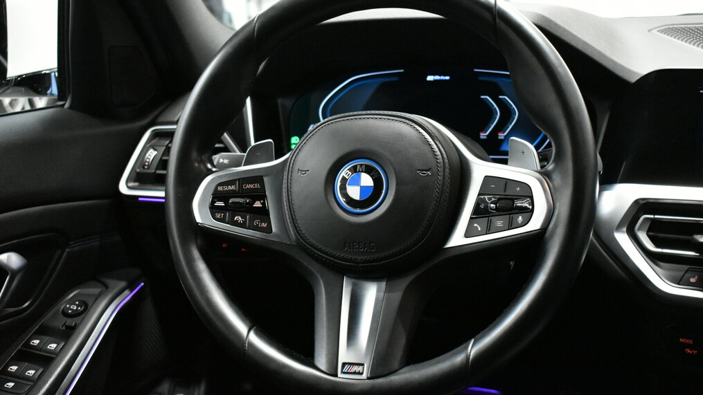 BMW Seria 3, 330