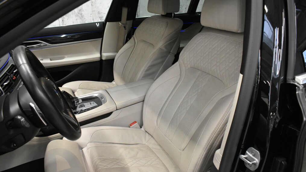 BMW Serii 7, 740