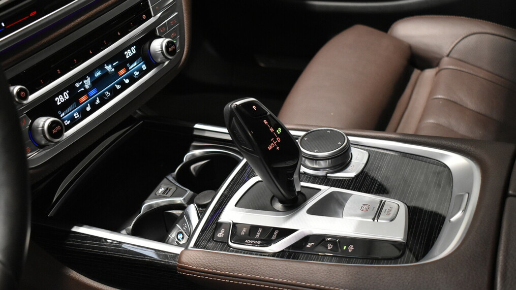 BMW Serii 7, 730