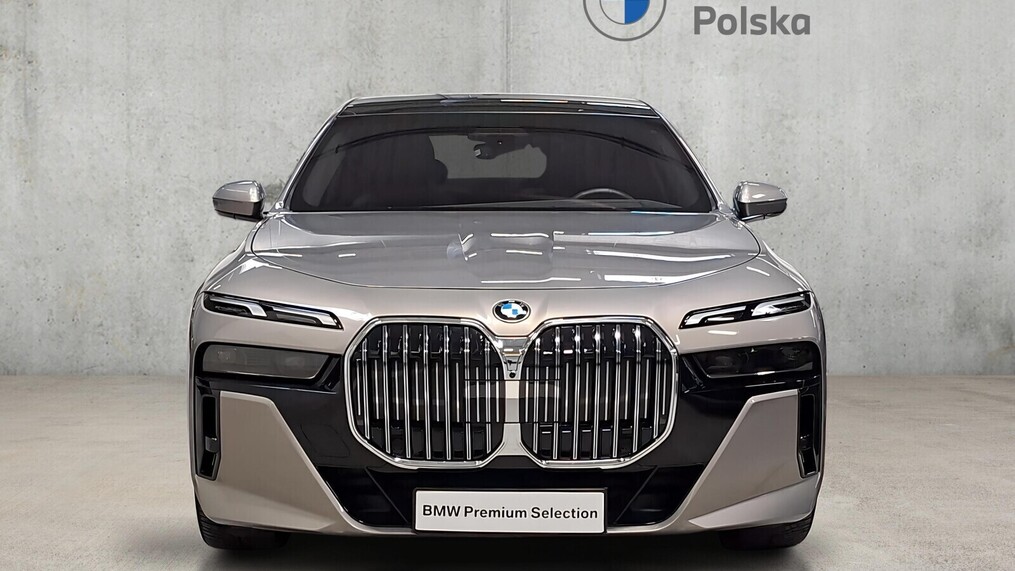 BMW Serii 7, 740
