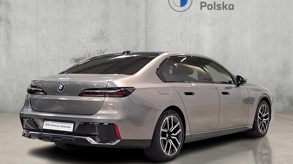 BMW Serii 7, 740