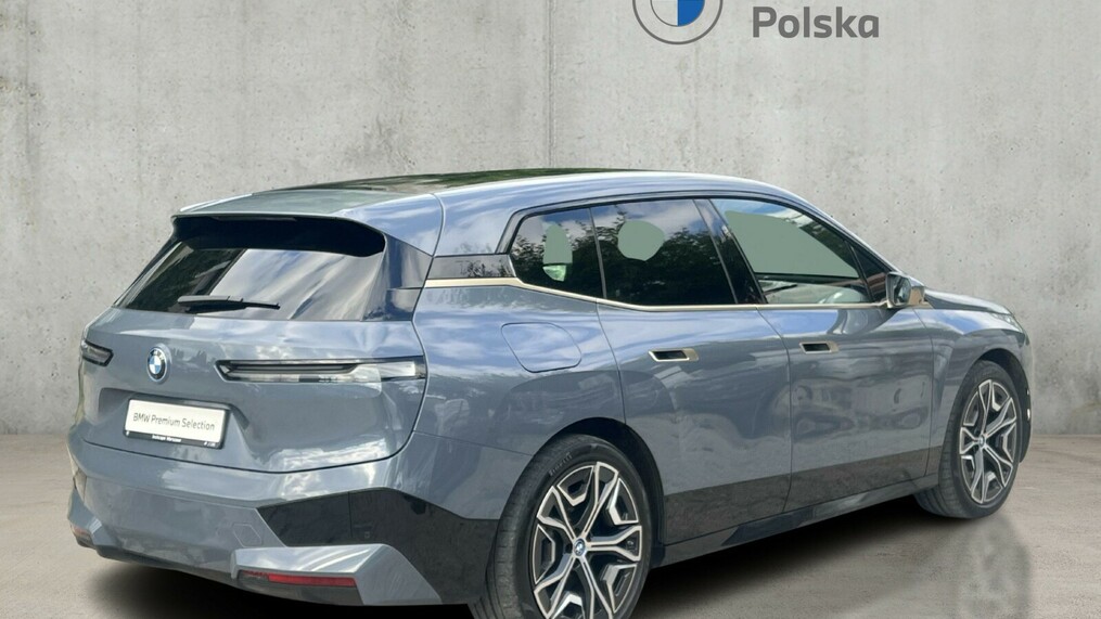 BMW iX