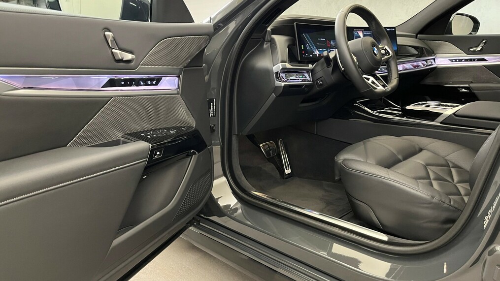 BMW Serii 7, 740