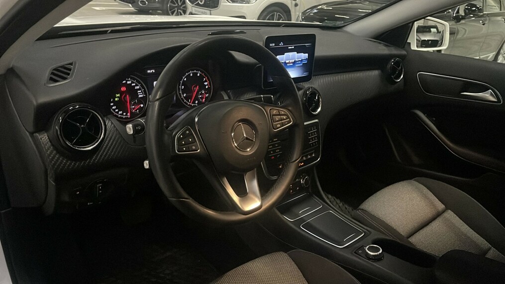 Mercedes-Benz GLA 180