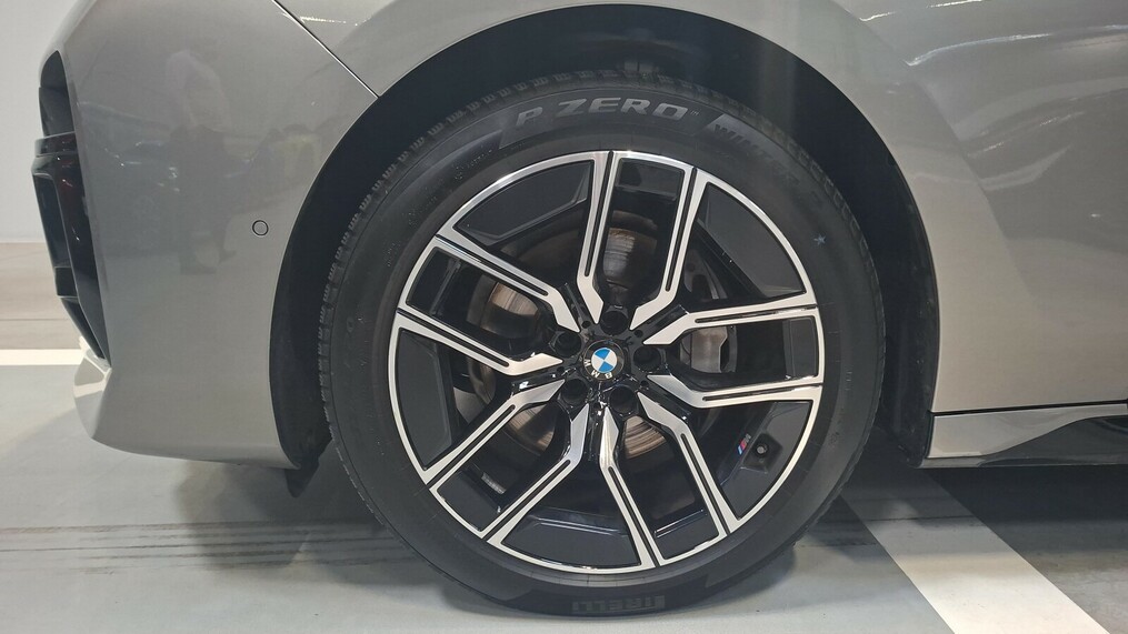 BMW Serii 7, 740