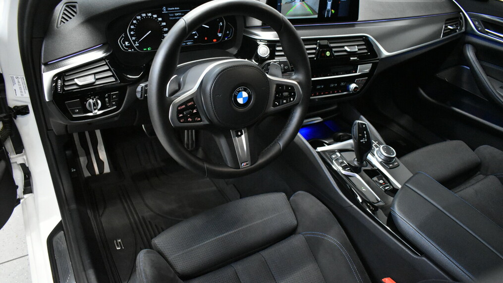 BMW Serii 5, 520