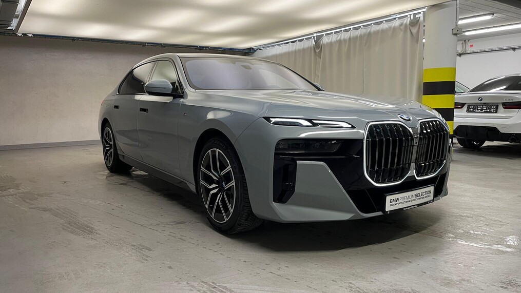BMW Serii 7, 740
