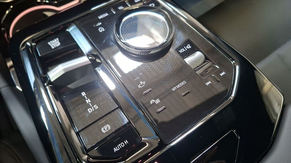 BMW Serii 5, 520