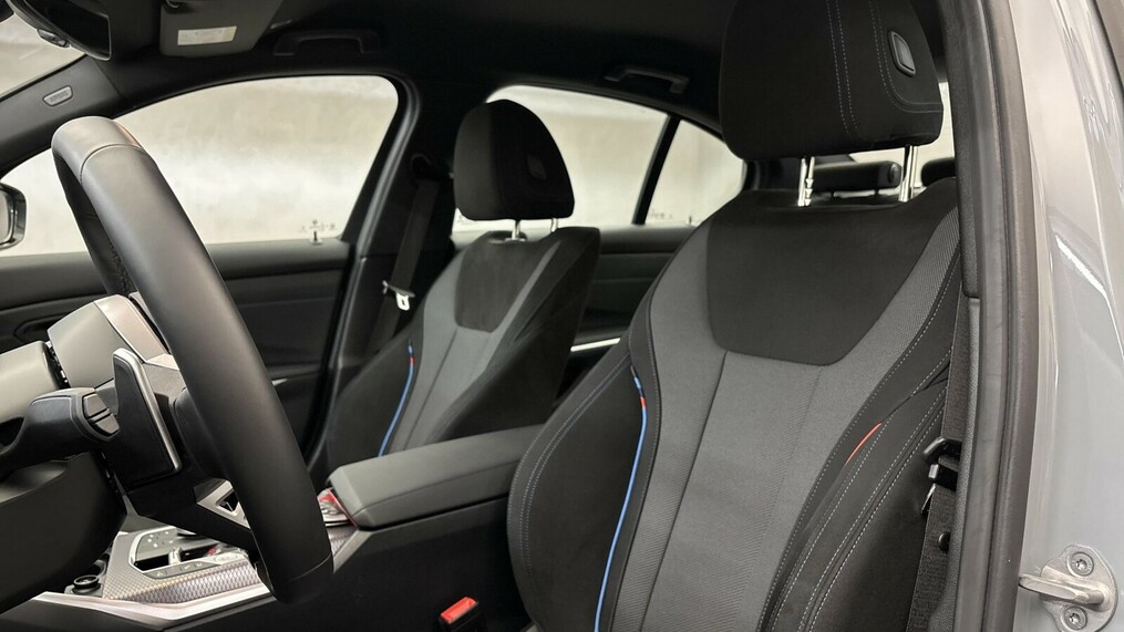 BMW Serii 3, 330