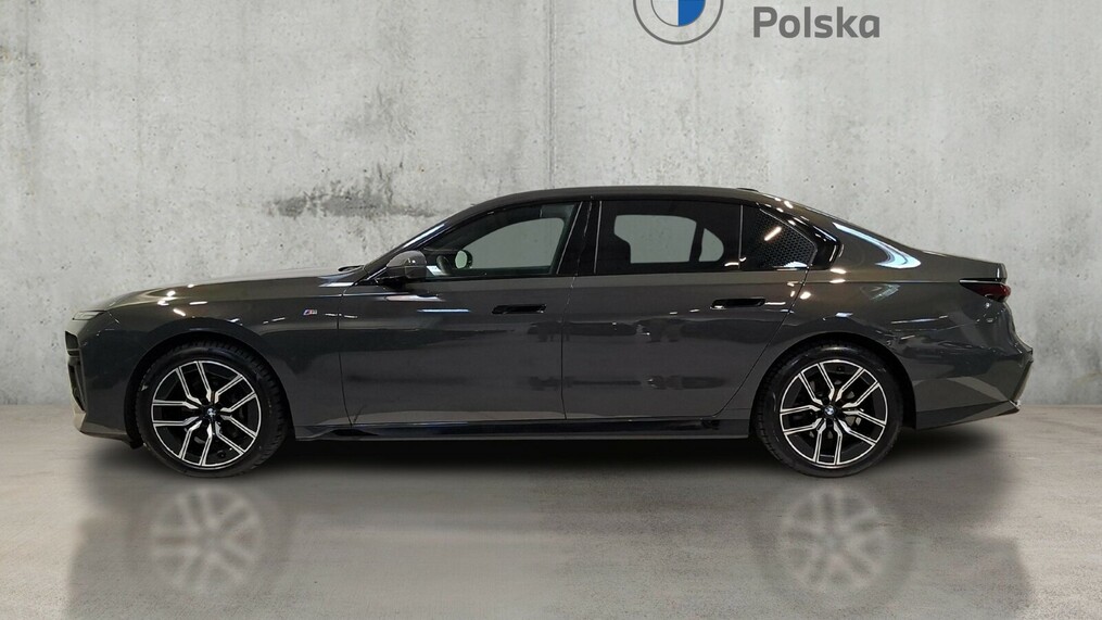 BMW Serii 7, 740