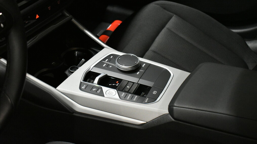 BMW Serii 3, 318