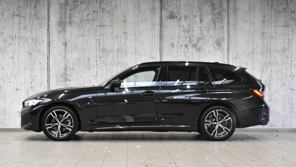 BMW Serii 3, 330